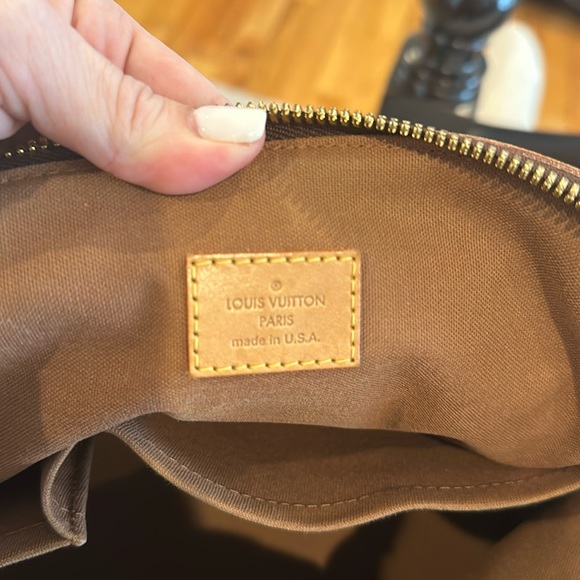 Louis Vuitton Monogram Canvas GM Tivoli Bag - Picture 8 of 16